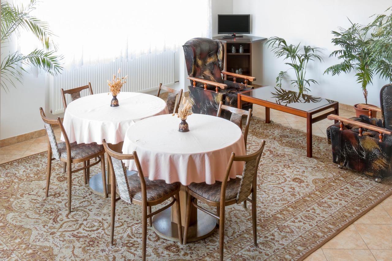Alton Garni Hotel Чешка Будьовица Екстериор снимка